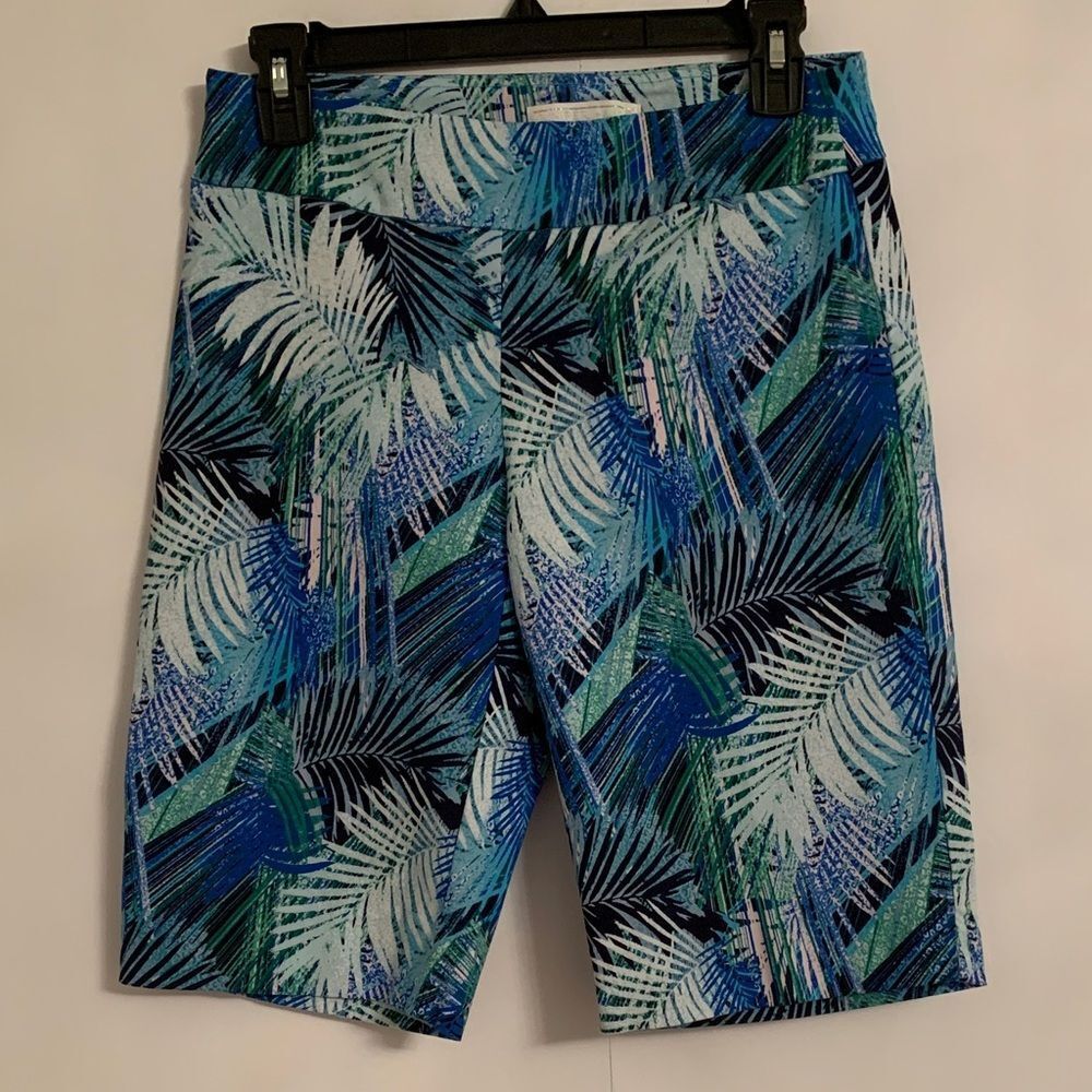Juniper + Lime Women’s Tropical Leaf Print Shorts Size 6